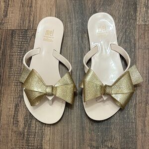 Mel, Dreamed by Melissa Cream Sandals with Gold Bow harmonic bow III
